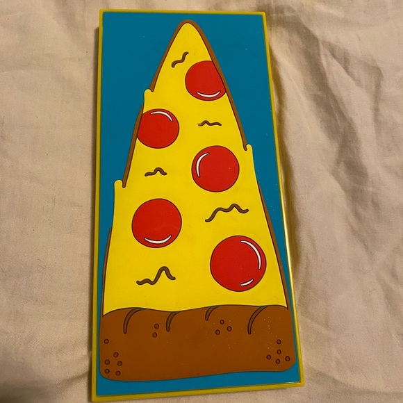 Eyeshadow - Picture 2 of 5